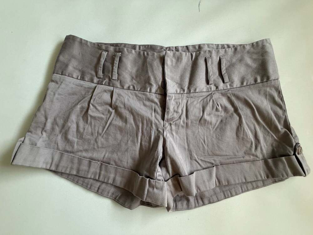 Active Basic Khaki Pleated Cuffed Shorts L